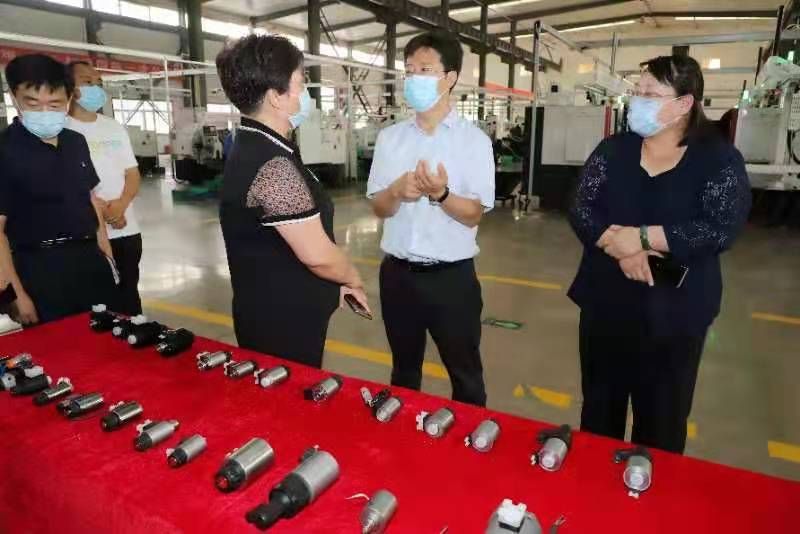 大粗棒视频安阳市市长高永一行莅临我公司参观调研